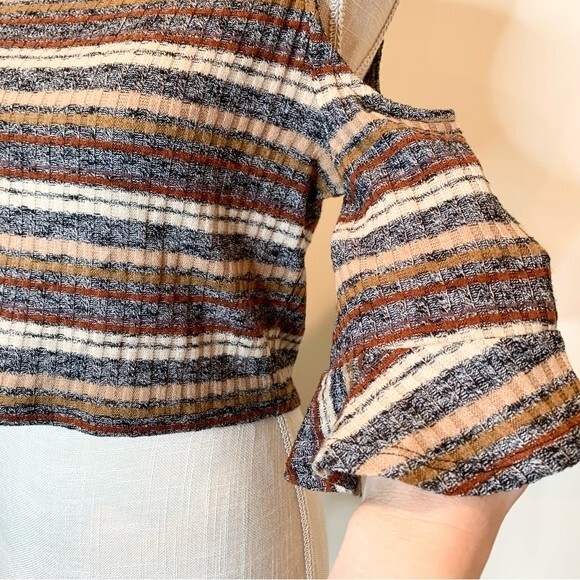 NWT BCBG Boho Y2K Open Shoulder Neutral Stiped Bell Sleeve Top S - Picture 3 of 9